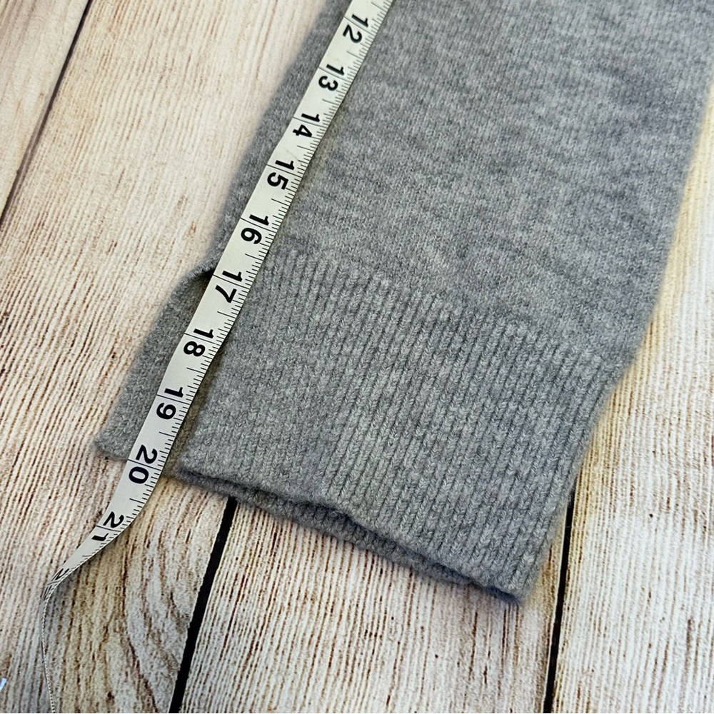 LOFT • SWEATER - Picture 11 of 11